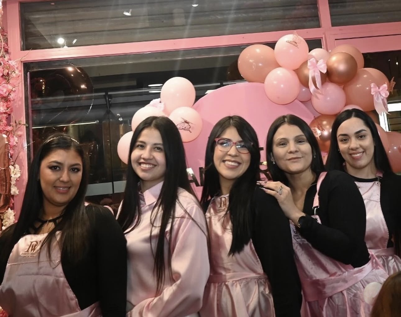 El equipo de Pawil Nails celebrando su aniversario
