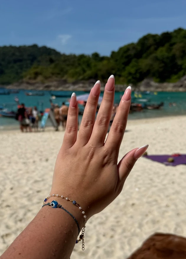 Extensiones de uñas francesas de larga duración